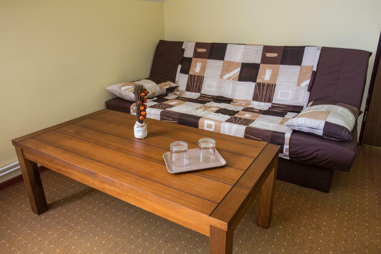 Camere De Inchiriat Hatuica Экстерьер фото