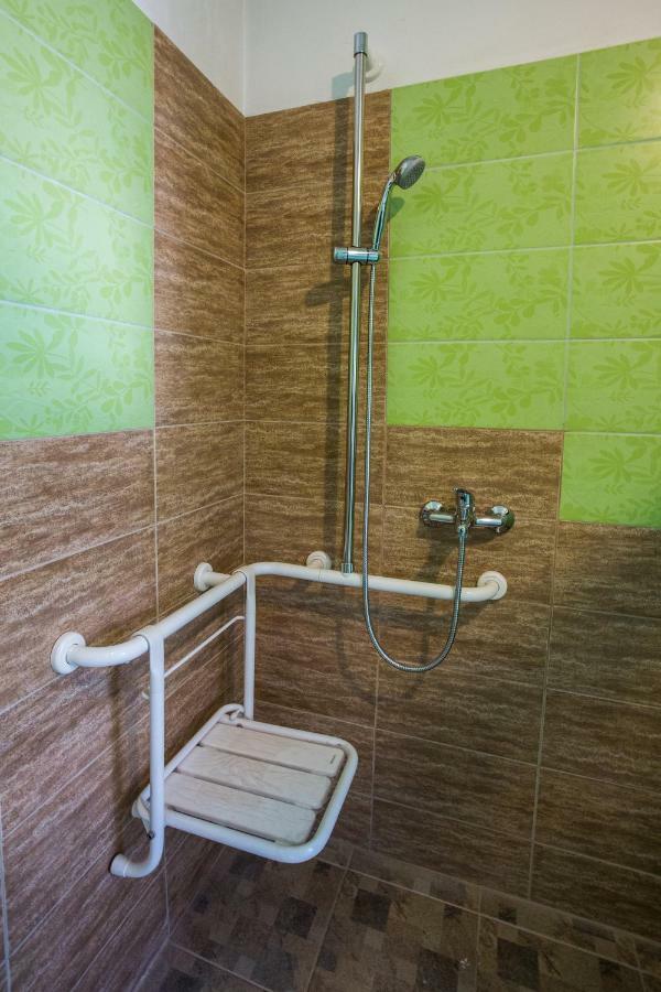 Camere De Inchiriat Hatuica Экстерьер фото